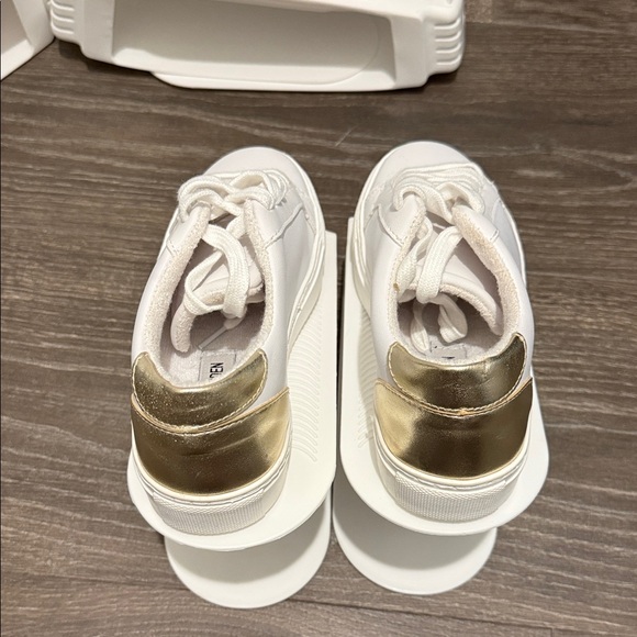 Steve Madden White and Gold Sneakers - Picture 3 of 6